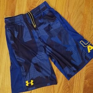 EUC boy UA sz M shorts